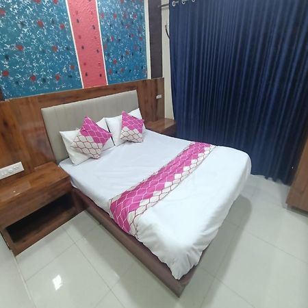 Hotel Om Sai Navi Mumbai Buitenkant foto