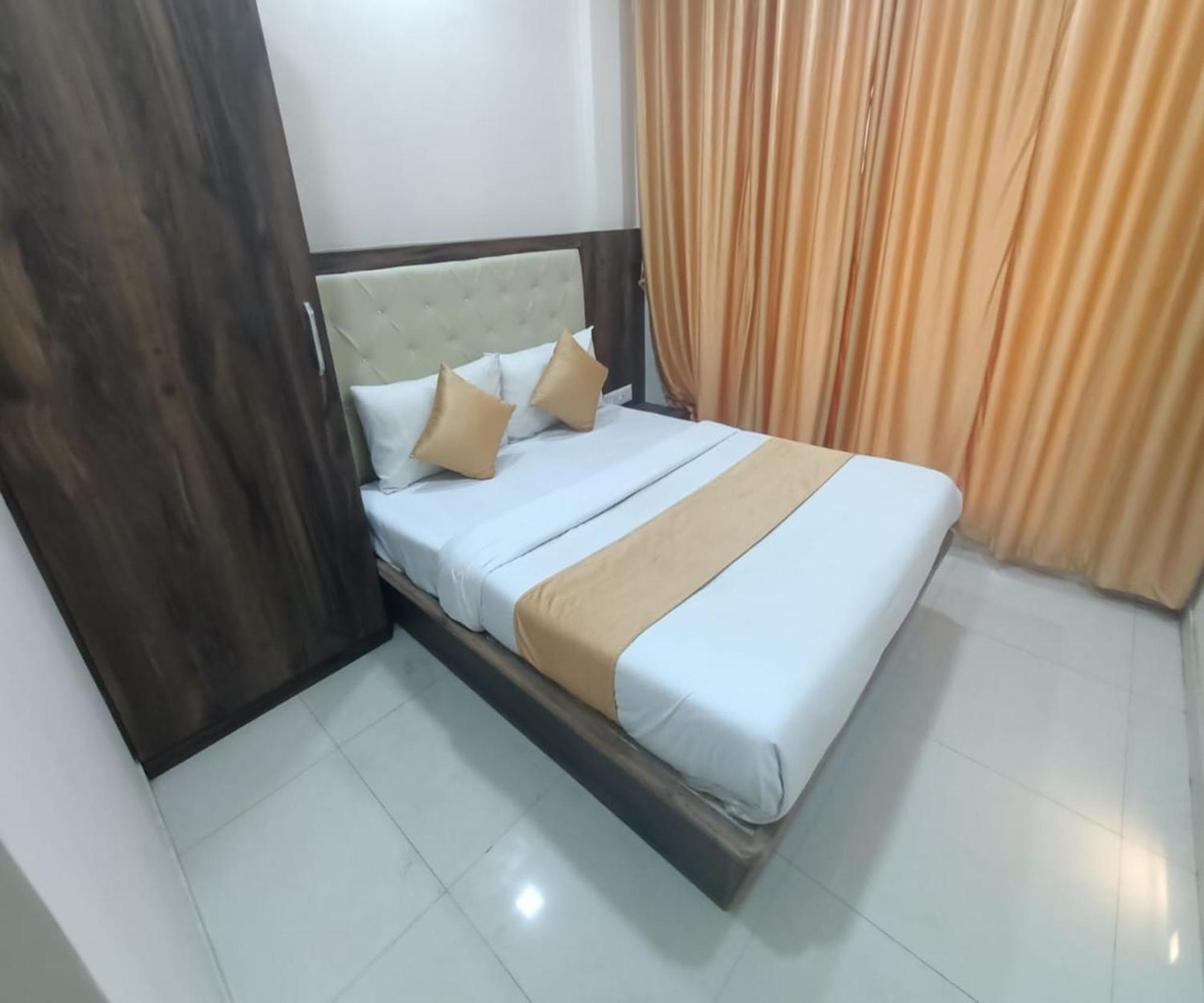Hotel Om Sai Navi Mumbai Buitenkant foto