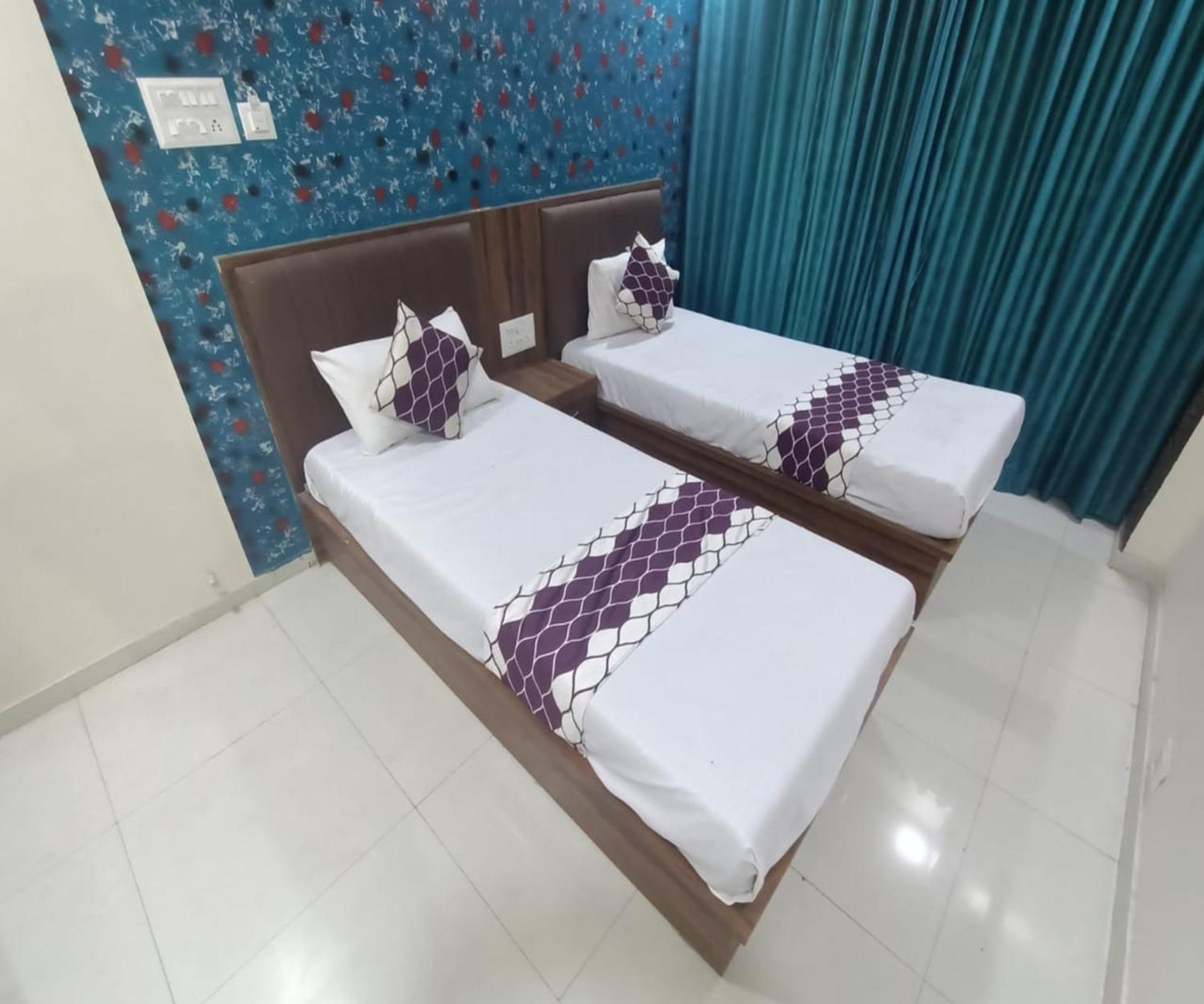 Hotel Om Sai Navi Mumbai Buitenkant foto