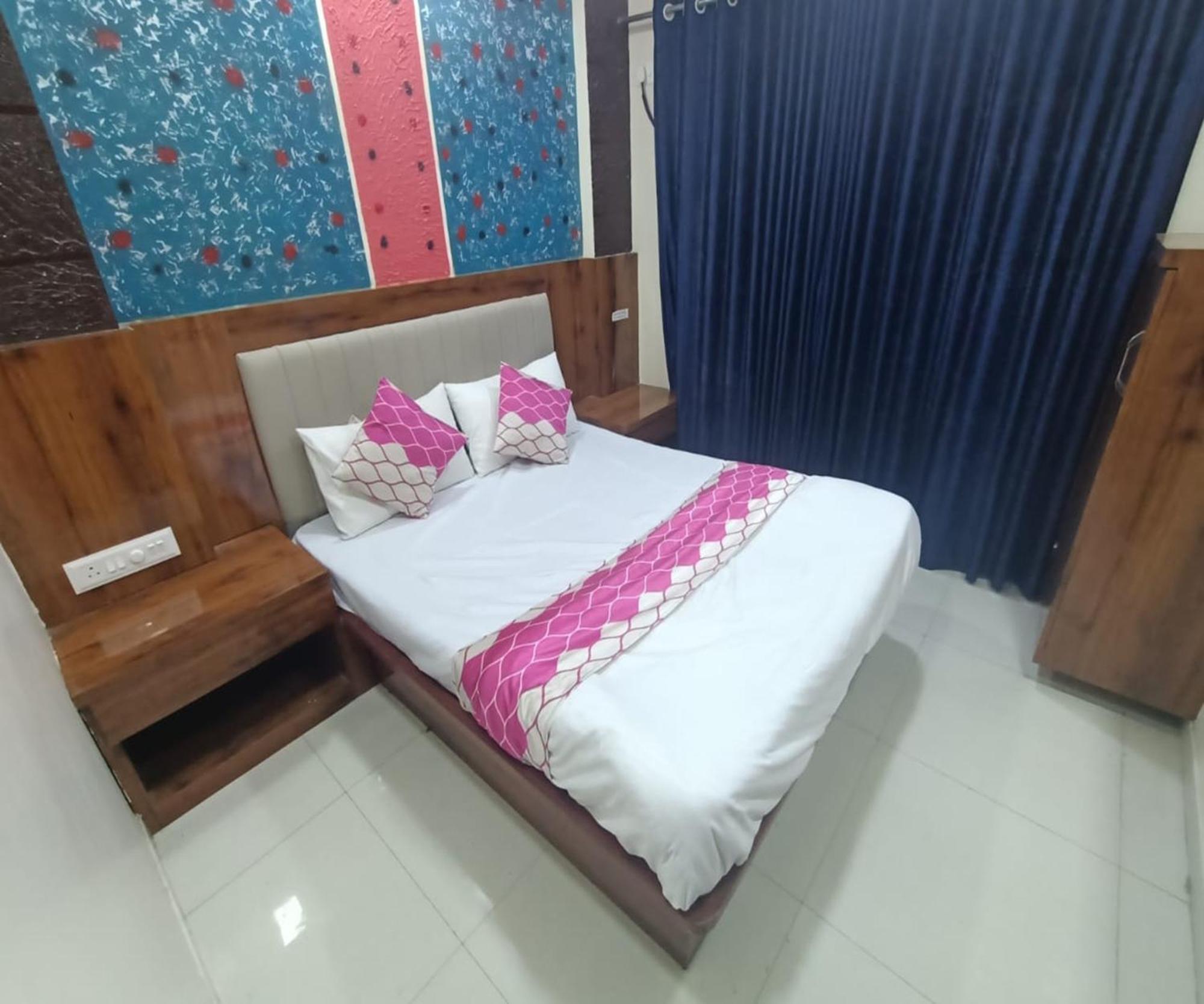 Hotel Om Sai Navi Mumbai Buitenkant foto