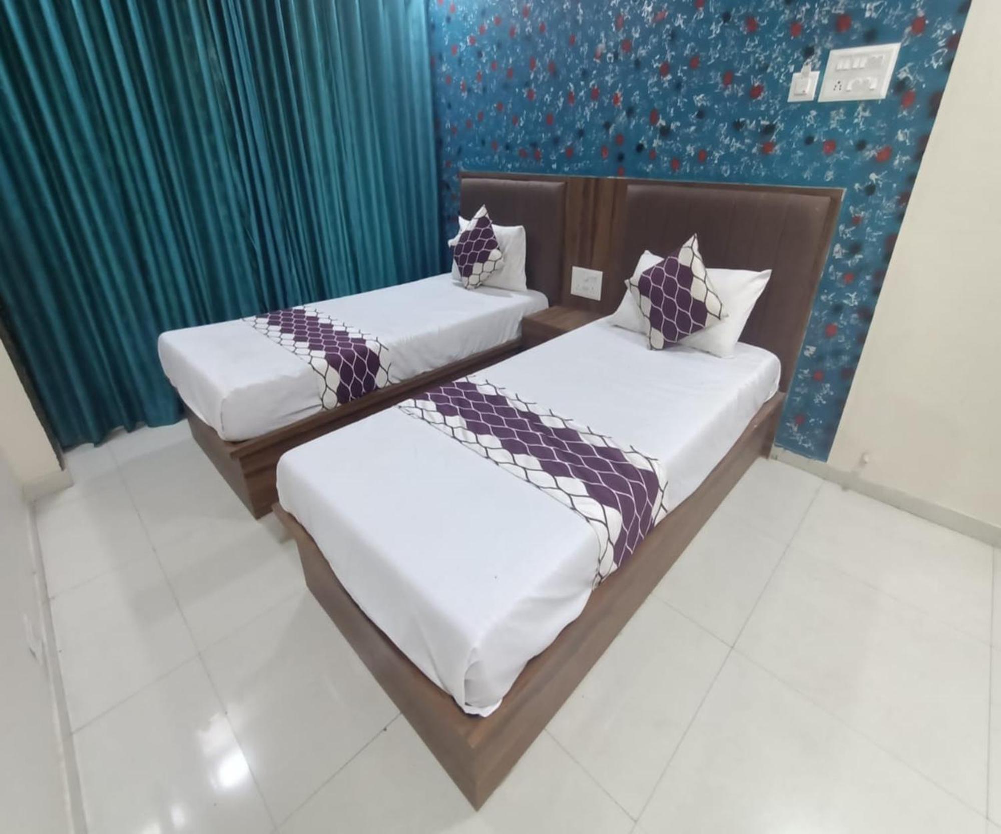 Hotel Om Sai Navi Mumbai Buitenkant foto