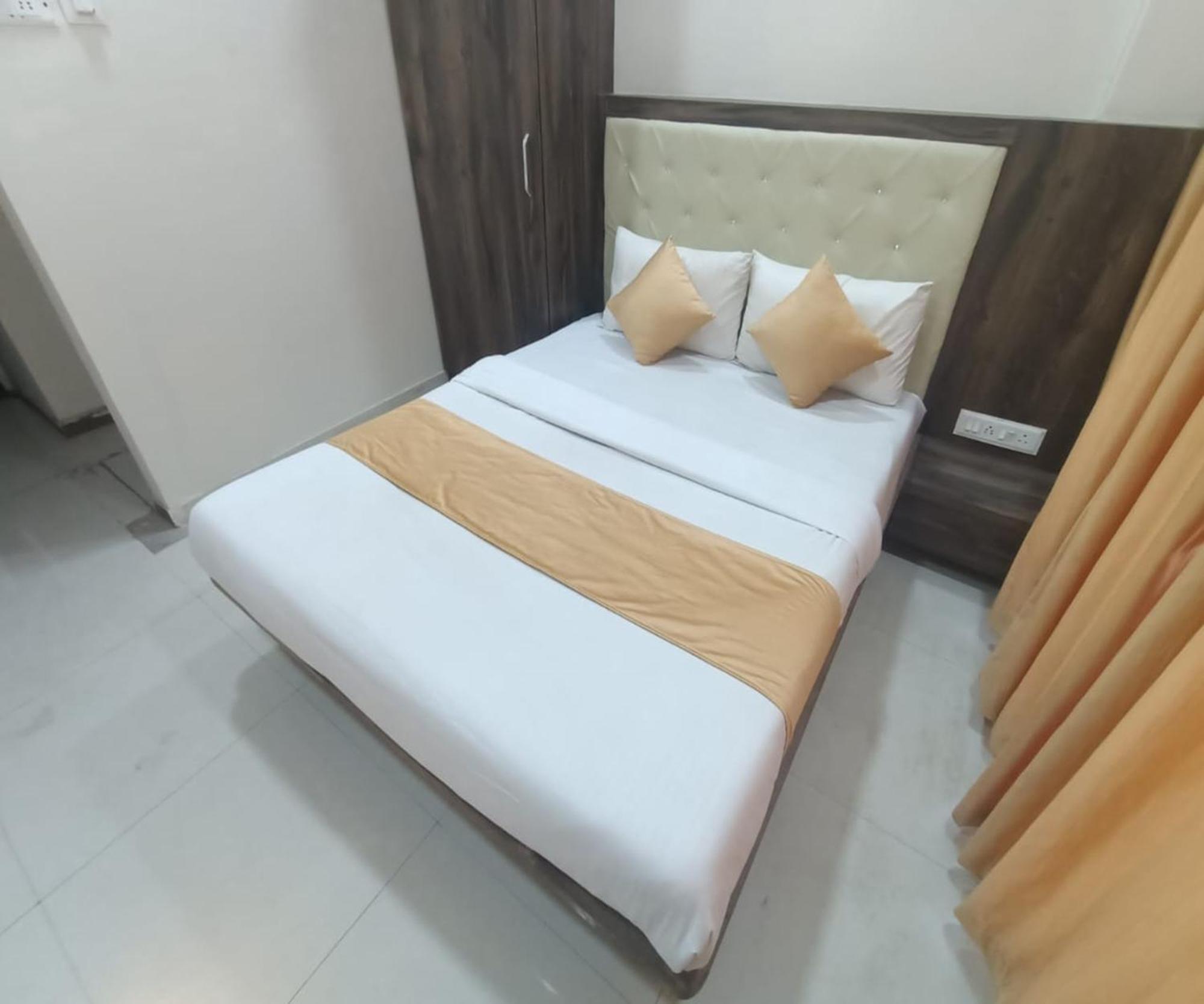 Hotel Om Sai Navi Mumbai Buitenkant foto