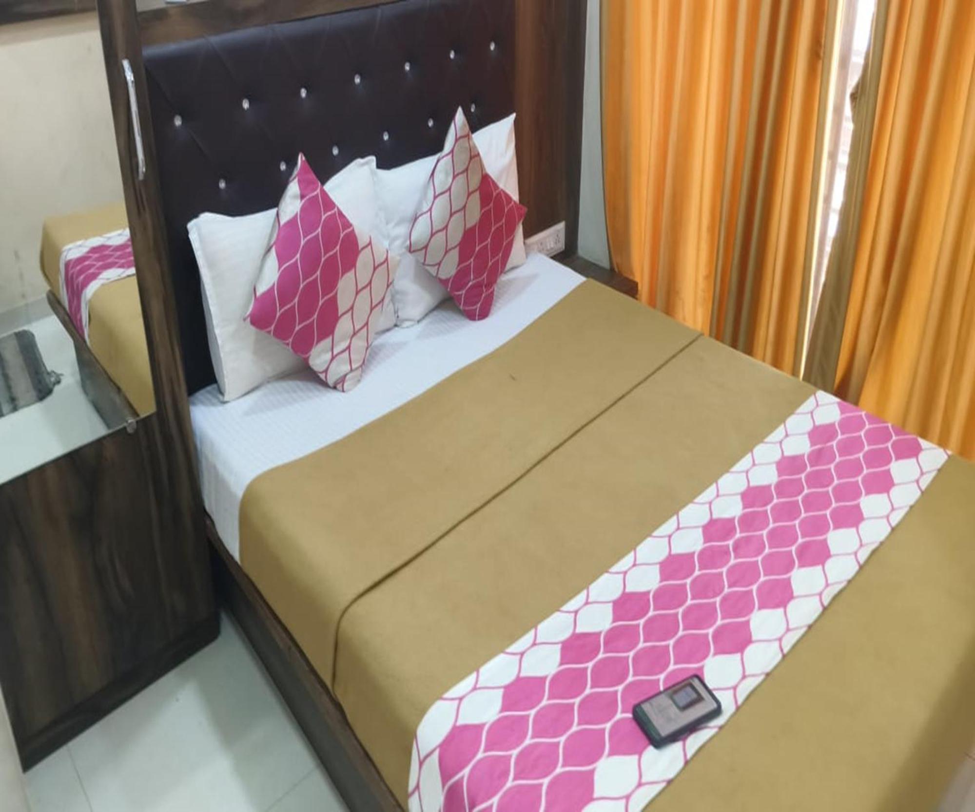 Hotel Om Sai Navi Mumbai Buitenkant foto
