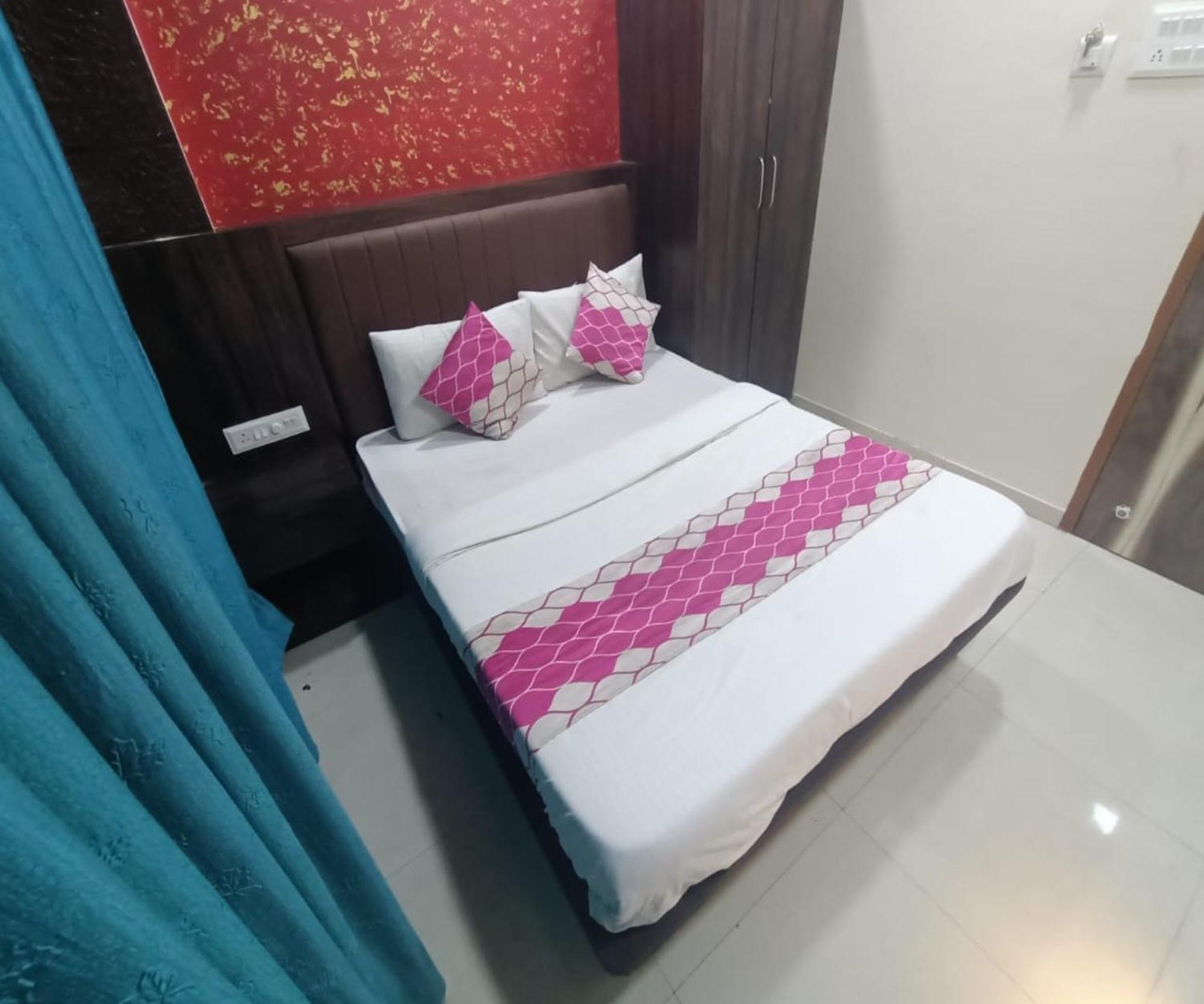 Hotel Om Sai Navi Mumbai Buitenkant foto