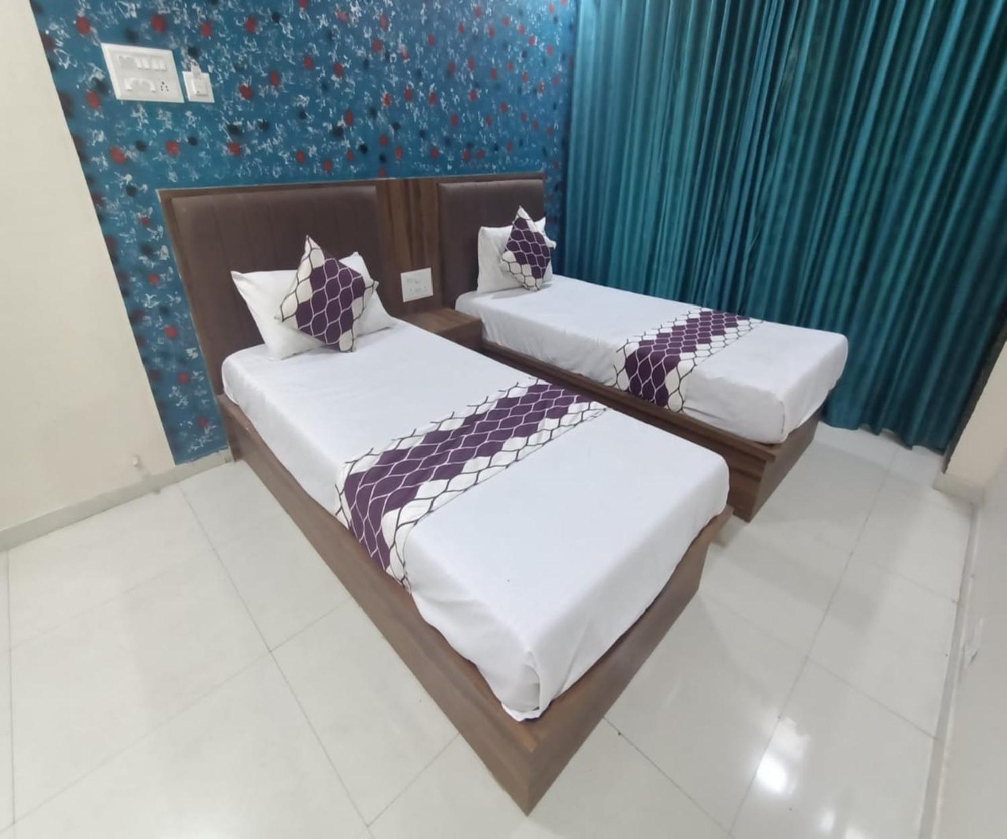 Hotel Om Sai Navi Mumbai Buitenkant foto