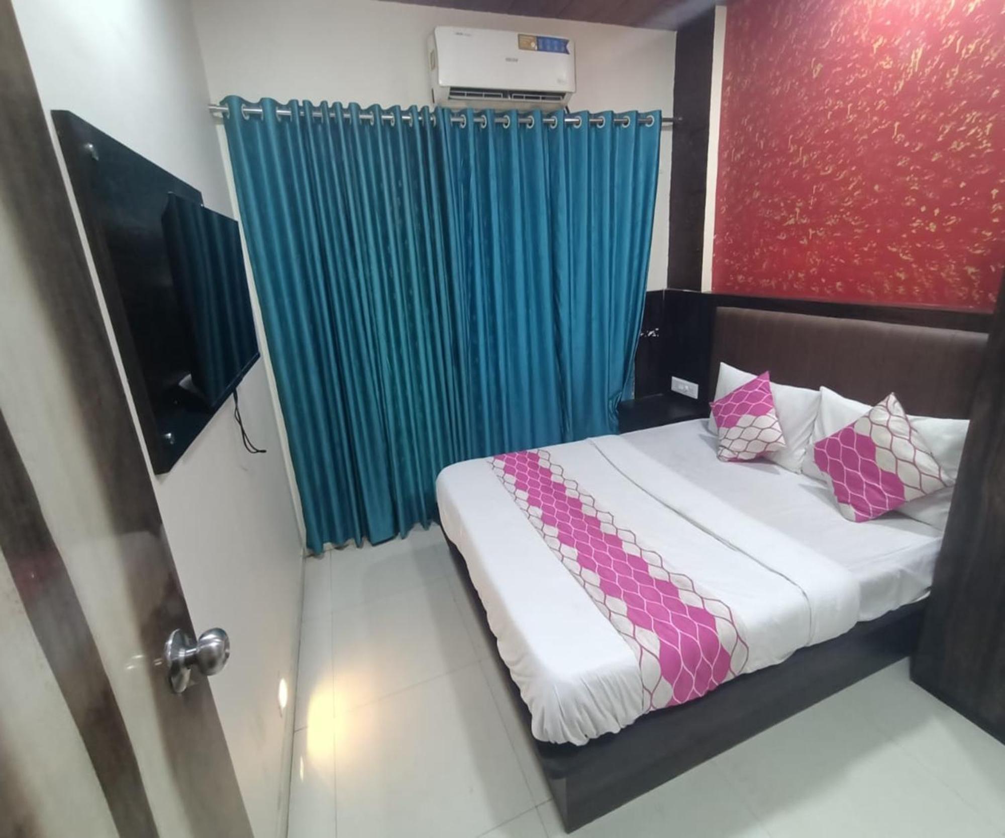 Hotel Om Sai Navi Mumbai Buitenkant foto
