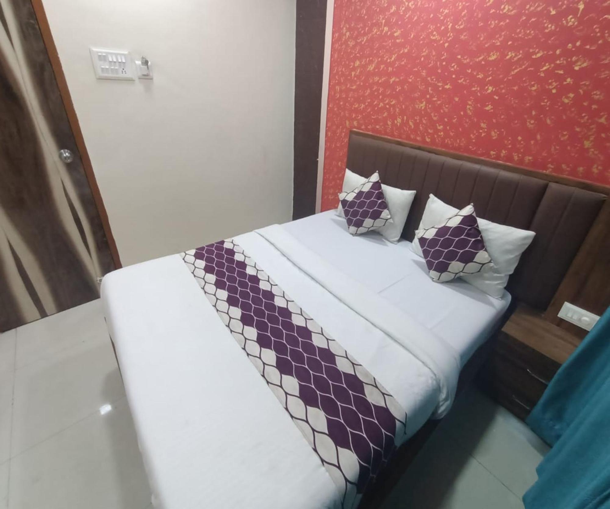 Hotel Om Sai Navi Mumbai Buitenkant foto
